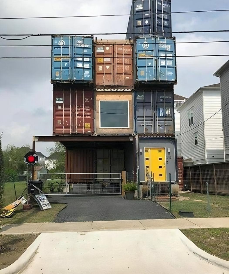 Man Uses 11 Shipping Containers To Build His 2,500 Square Foot Dream House, And The Inside Looks Amazing