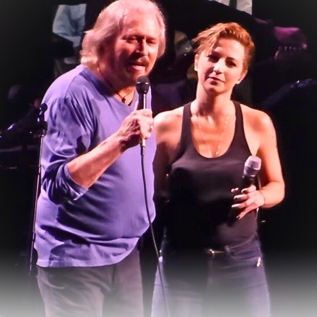 BEE GEES’ BARRY GIBB AND NIECE SAMANTHA SING FOR HER LATE DAD IN BEAUTIFUL DUET