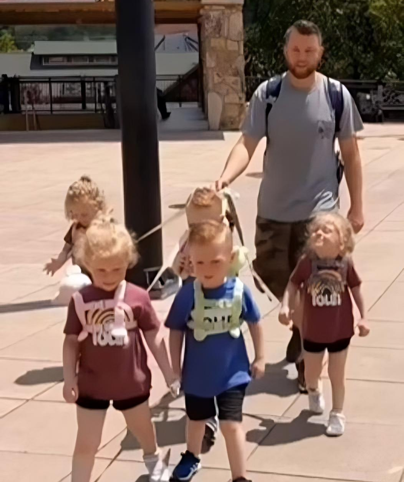 Dad gets massively shamed for putting leashes on his 5-year-old quintuplets