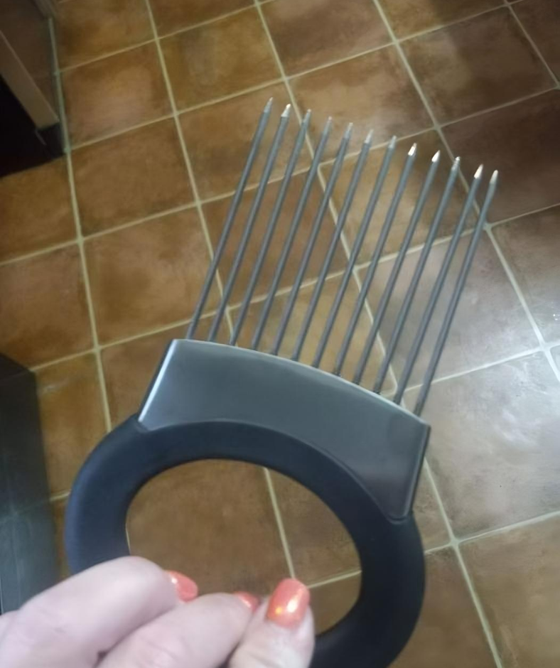 “Can anyone tell me what this is? I got it in a bag of stuff from kitchenware at the thrift store.”