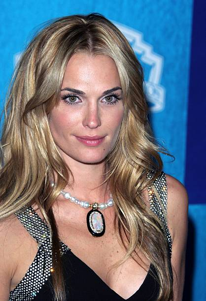 The Inspiring Journey of Molly Sims: From Small-Town Girl to Supermodel and Entrepreneur