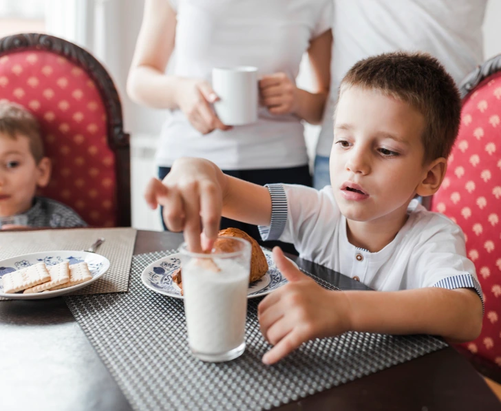 Café Removes Family Due to Crying Kids, and the Public Backs the Owner’s Decision