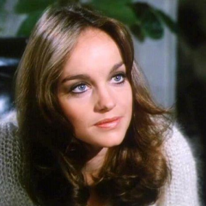 Pamela Sue Martin’s Defining Role as Fallon Carrington in “Dynasty”