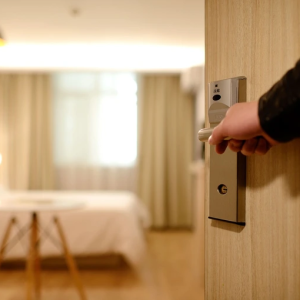 From Awkward To Creepy: 12 Hotel Stories You Have To Read.