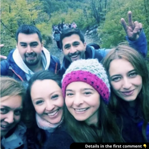 Selfie of 6 friends leaves people creeped out Selfie of 6 friends leaves people creeped out