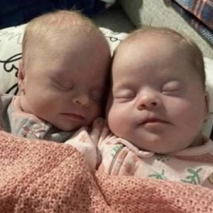 Mom of twins with Down syndrome shuts down critics Mom of twins with Down syndrome shuts down critics
