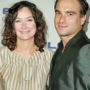 Sara Gilbert Opens Up About Coming Out to Johnny Galecki on ‘Roseanne’: How He Has Supported Her Since! Sara Gilbert Opens Up About Coming Out to Johnny Galecki on ‘Roseanne’: How He Has Supported Her Since!