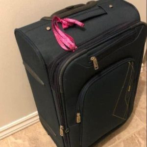 Why Baggage Handlers Say You Should Never Tie a Ribbon on Your Luggage