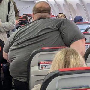 Airlines Called to Rethink Policies for Plus-Sized Passengers After Viral Photo of Man Struggling in Seat Airlines Called to Rethink Policies for Plus-Sized Passengers After Viral Photo of Man Struggling in Seat