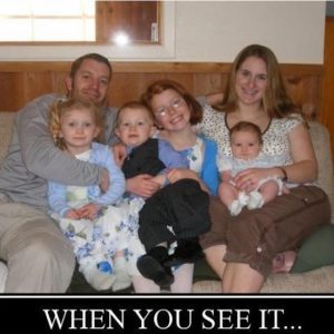 This Family Photo Hides a Chilling Secret – Can You Spot It? Most People Get Goosebumps When They Do!