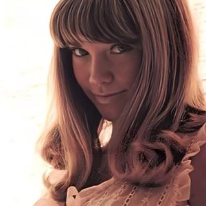 S*xy, bold, and full of life, she ruled the modeling world and captured hearts everywhere. Her legendary connection to Pl*yboy cemented her status as a symbol of her time. Any idea who she might be?