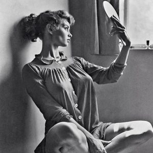 The Mystery Star Who Swung Through Fame and Painted Her Own Legacy The Mystery Star Who Swung Through Fame and Painted Her Own Legacy