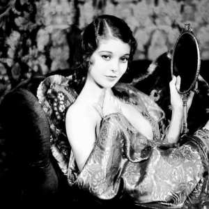 A Timeless Beauty That Captivated the World! A Timeless Beauty That Captivated the World!