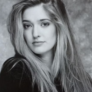 Bold, Sizzling, and Drop-Dead Gorgeous at 54: She Redefines Ageless Glamour!